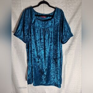 REVOLUTION SIZE 4 VELVET BLUE/GREEN DREES.